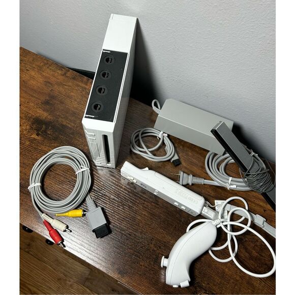 Nintendo Wii Console White Bundle RVL-001 GameCube Compatible - Tested & working - Picture 5 of 11